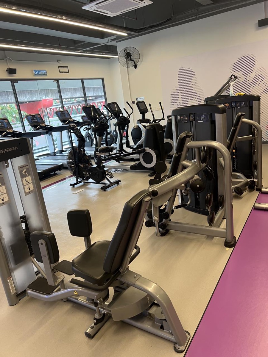 Anytime Fitness Sunway Geo interior equipment area